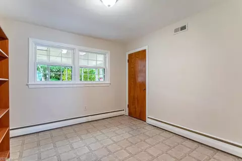 Bedroom - 53 Wheatland Dr, Hampton, VA 23666 photo 1 of 7