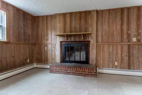 Living - 53 Wheatland Dr, Hampton, VA 23666 photo 5 of 5