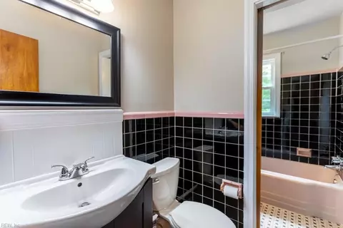 Bath - 53 Wheatland Dr, Hampton, VA 23666 photo 2 of 3