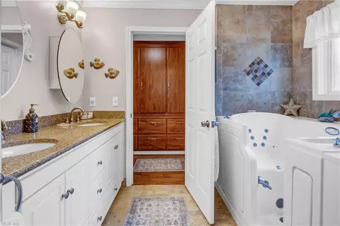Bath - 879 Short Line Rd, Virginia Beach, VA 23451 photo 2 of 4