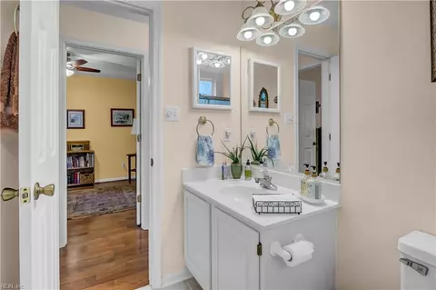 Bath - 879 Short Line Rd, Virginia Beach, VA 23451 photo 4 of 4