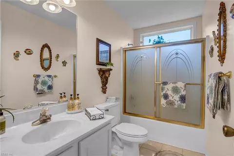 Bath - 879 Short Line Rd, Virginia Beach, VA 23451 photo 3 of 4