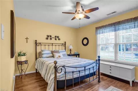 Bedroom - 879 Short Line Rd, Virginia Beach, VA 23451 photo 4 of 5