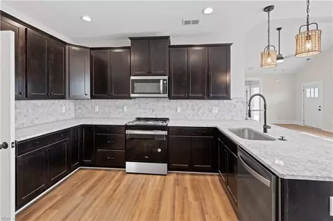 Kitchen - 2017 Asher Dr, Suffolk, VA 23435 photo 4 of 5