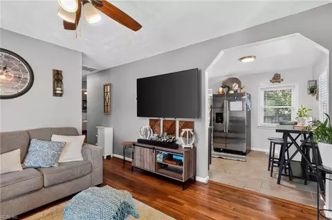 Entry Way - 8007 Glade Rd, Norfolk, VA 23518 photo 6 of 7