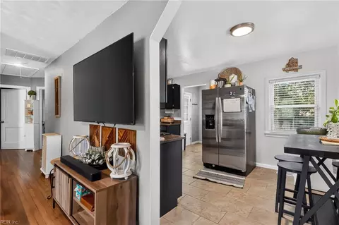 Entry Way - 8007 Glade Rd, Norfolk, VA 23518 photo 1 of 7