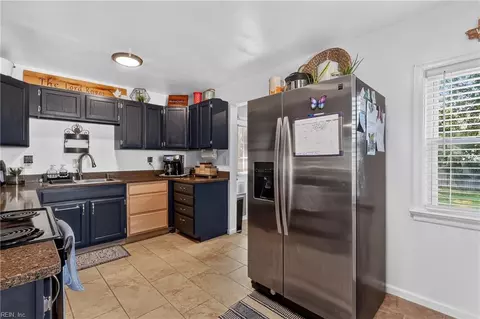 Kitchen - 8007 Glade Rd, Norfolk, VA 23518 photo 4 of 6