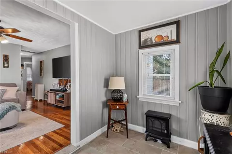 Entry Way - 8007 Glade Rd, Norfolk, VA 23518 photo 3 of 7