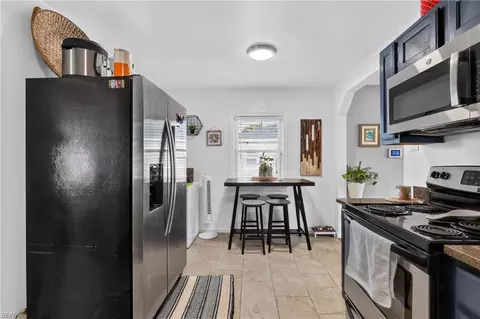 Kitchen - 8007 Glade Rd, Norfolk, VA 23518 photo 5 of 6