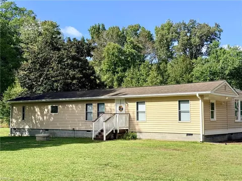2612 Robin Hood Trl, Suffolk, VA 23435