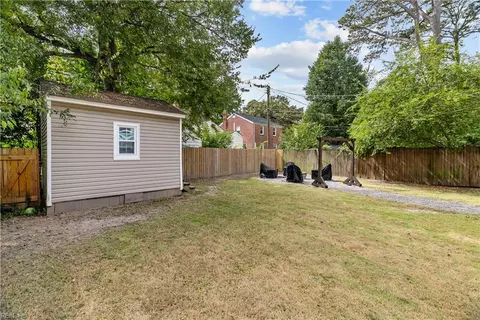 Exterior - 307 Maycox Ave, Norfolk, VA 23505 photo 5 of 6