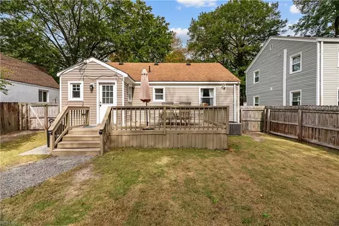 Exterior - 307 Maycox Ave, Norfolk, VA 23505 photo 4 of 6