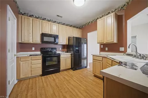Kitchen - 604 Old Fields Arch Arch, Chesapeake, VA 23320 photo 1 of 4