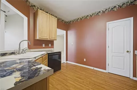 Kitchen - 604 Old Fields Arch Arch, Chesapeake, VA 23320 photo 3 of 4