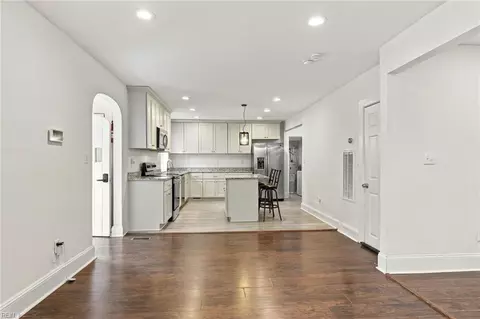 Entry Way - 1129 Hazel Ave, Chesapeake, VA 23325 photo 2 of 3