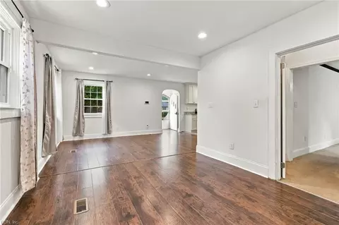 Living - 1129 Hazel Ave, Chesapeake, VA 23325 photo 2 of 5