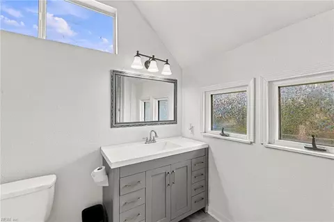 Bath - 1129 Hazel Ave, Chesapeake, VA 23325 photo 7 of 8