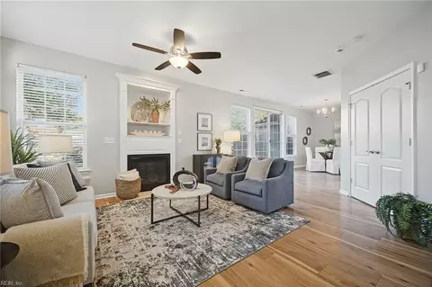 1057 Gamston Ln, Virginia Beach, VA 23455