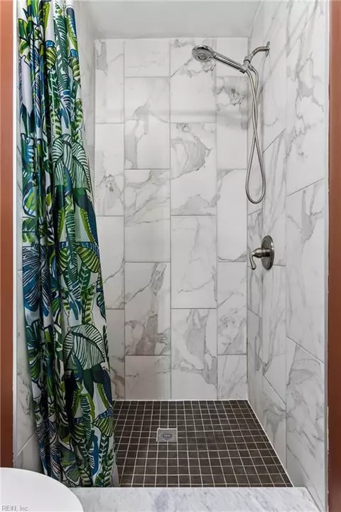 Bath - 111 Deerfield Blvd, Hampton, VA 23666 photo 4 of 5