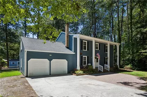 2 Sir Ralph Ln, Poquoson, VA 23662