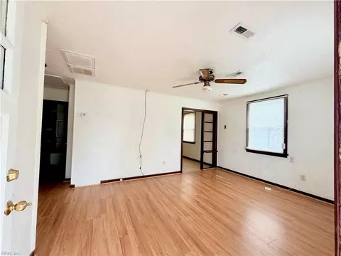 Living - 6 Crestwood Cir, Hampton, VA 23669 photo 1 of 3