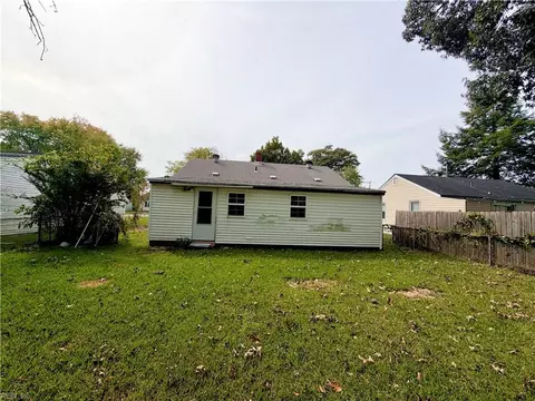 Exterior - 6 Crestwood Cir, Hampton, VA 23669 photo 2 of 3