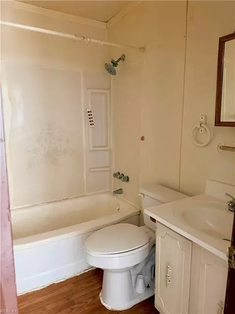 Bath - 6 Crestwood Cir, Hampton, VA 23669 photo 1 of 1