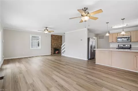 Living - 11 Bonita Dr, Hampton, VA 23664 photo 4 of 8