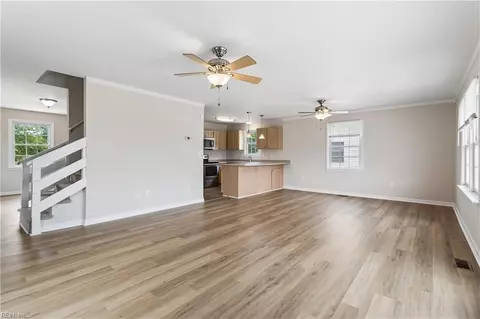 Living - 11 Bonita Dr, Hampton, VA 23664 photo 2 of 8