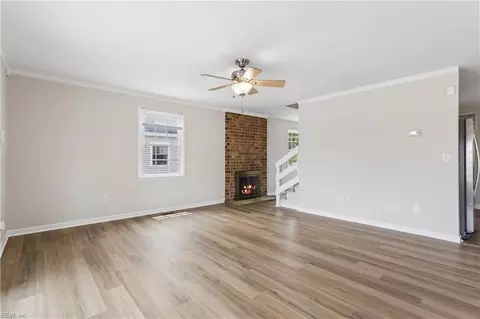 Living - 11 Bonita Dr, Hampton, VA 23664 photo 6 of 8