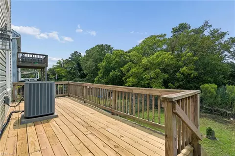 Exterior - 11 Bonita Dr, Hampton, VA 23664 photo 5 of 9