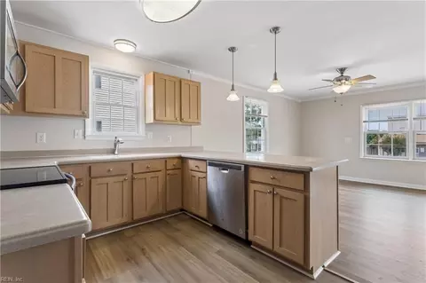 Kitchen - 11 Bonita Dr, Hampton, VA 23664 photo 2 of 4