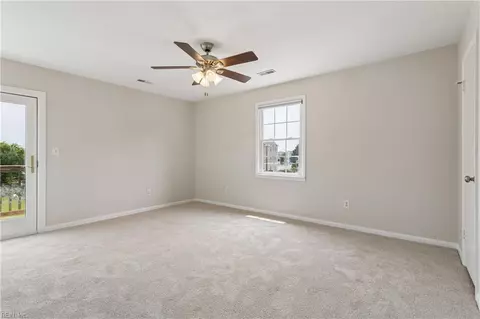 Bedroom - 11 Bonita Dr, Hampton, VA 23664 photo 2 of 12