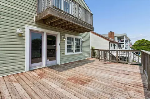 Exterior - 11 Bonita Dr, Hampton, VA 23664 photo 3 of 9