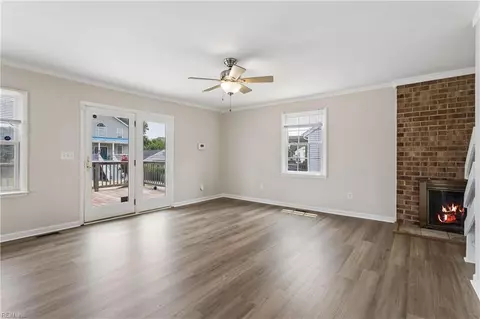 Living - 11 Bonita Dr, Hampton, VA 23664 photo 7 of 8