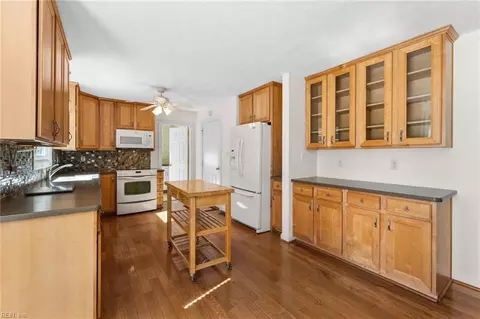 Kitchen - 6514 Wyncote Ave, Gloucester, VA 23061 photo 5 of 5