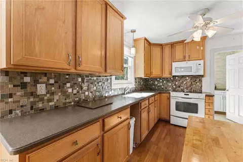 Kitchen - 6514 Wyncote Ave, Gloucester, VA 23061 photo 2 of 5