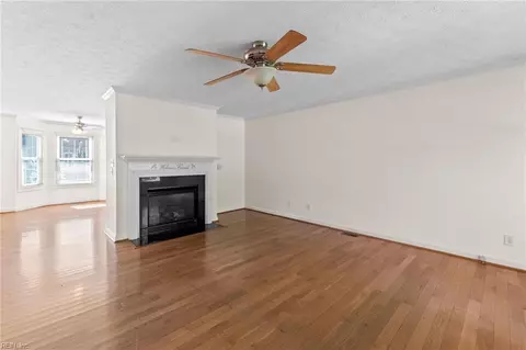 Living - 6514 Wyncote Ave, Gloucester, VA 23061 photo 2 of 3