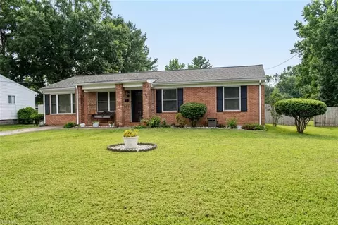 53 Chipley Dr, Newport News, VA 23602
