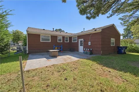 Exterior - 4600 Larkin St, Norfolk, VA 23513 photo 4 of 6