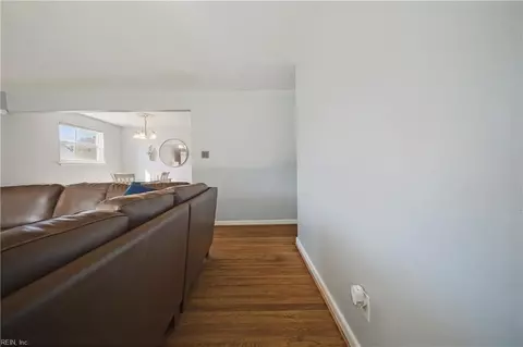 Entry Way - 4600 Larkin St, Norfolk, VA 23513 photo 2 of 3