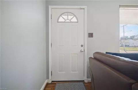 Entry Way - 4600 Larkin St, Norfolk, VA 23513 photo 1 of 3