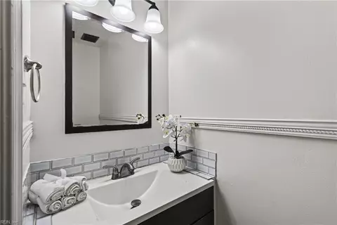 Bath - 5902 Appleton Ct, Virginia Beach, VA 23464 photo 1 of 4