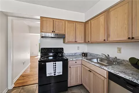Kitchen - 5902 Appleton Ct, Virginia Beach, VA 23464 photo 2 of 3
