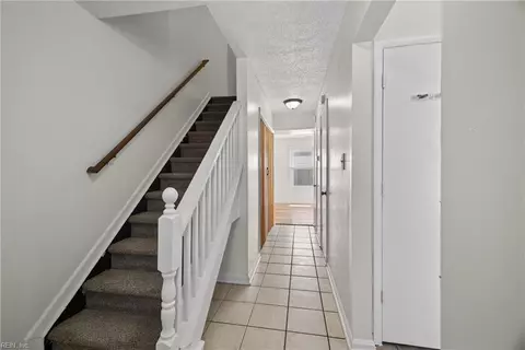 Entry Way - 5902 Appleton Ct, Virginia Beach, VA 23464 photo 1 of 3