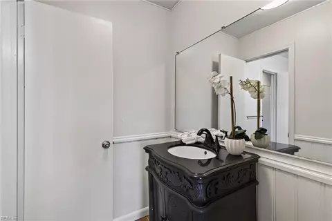 Bath - 5902 Appleton Ct, Virginia Beach, VA 23464 photo 2 of 4