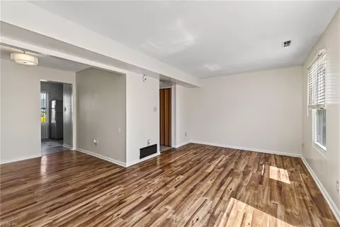 Living - 5902 Appleton Ct, Virginia Beach, VA 23464 photo 3 of 4