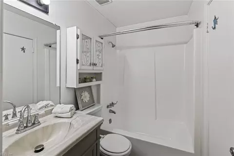 Bath - 5902 Appleton Ct, Virginia Beach, VA 23464 photo 4 of 4