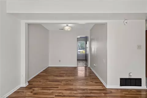Living - 5902 Appleton Ct, Virginia Beach, VA 23464 photo 2 of 4