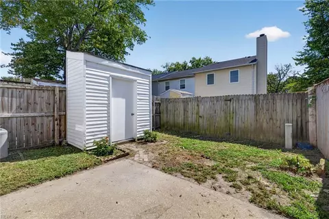 Exterior - 5902 Appleton Ct, Virginia Beach, VA 23464 photo 4 of 6